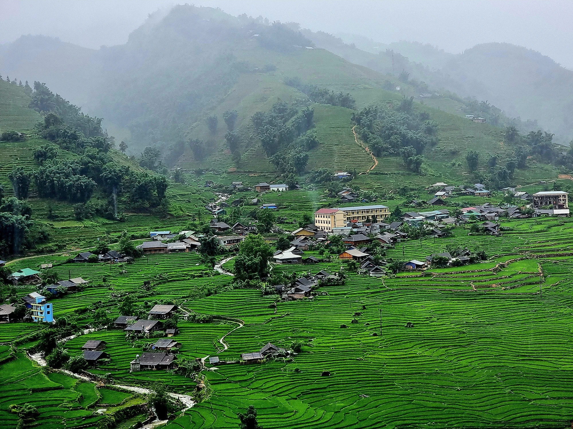Bản Tả Van nhìn từ trên cao.