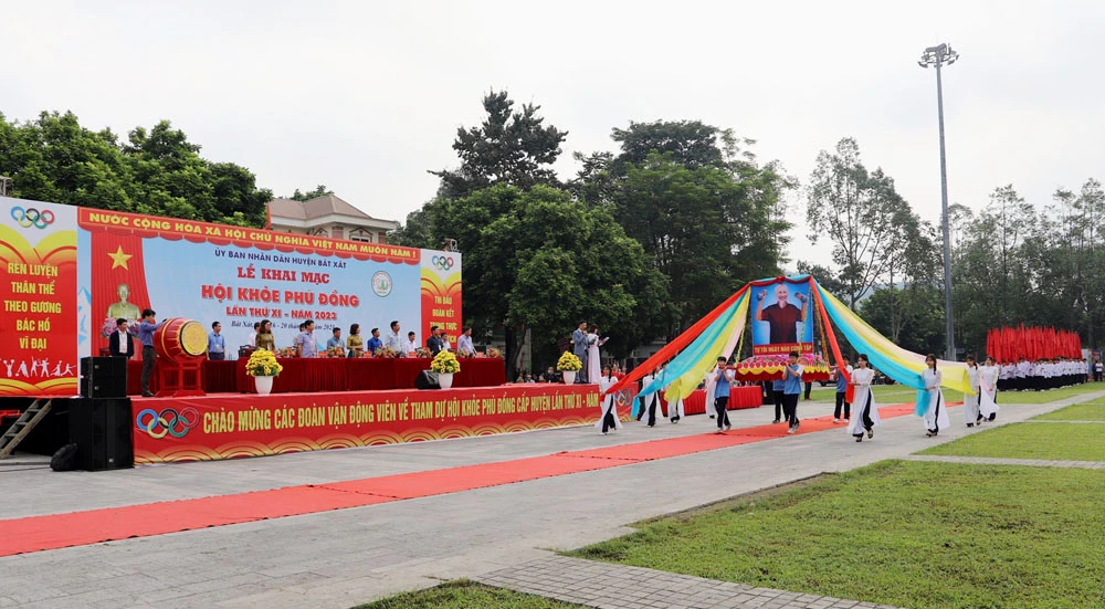 Diễu hành của các đoàn vận động viên.jpg