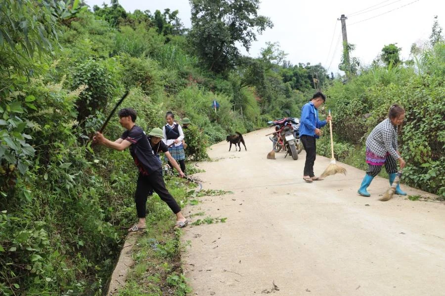 Người dân Hồng Ngài chú trọng vệ sinh môi trường nông thôn.