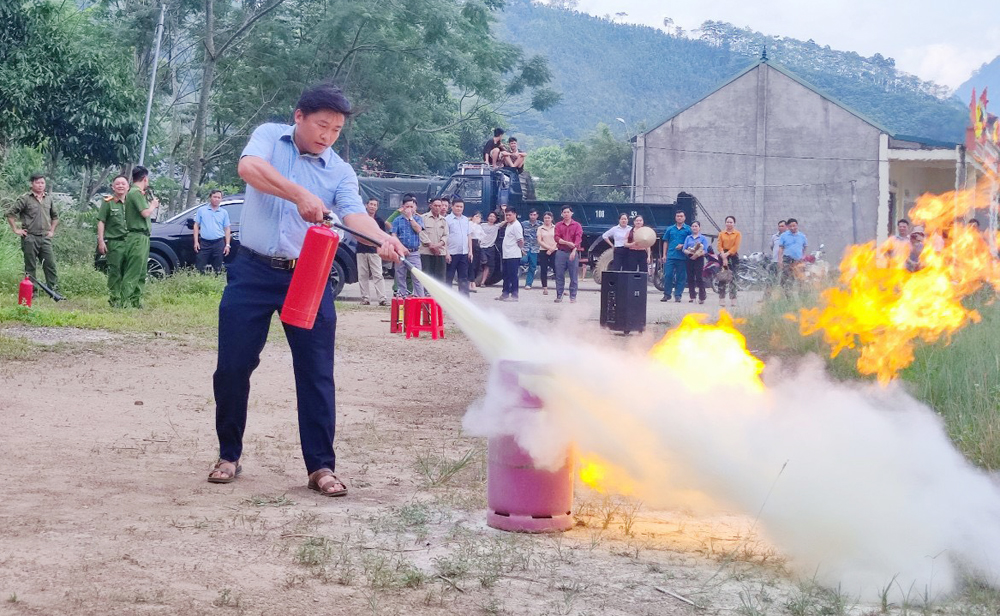Tập huấn nâng cao kỹ năng PCCC giúp trang bị cho người dân những kiến thức tự bảo vệ khi xảy ra cháy, nổ. 4a.jpg