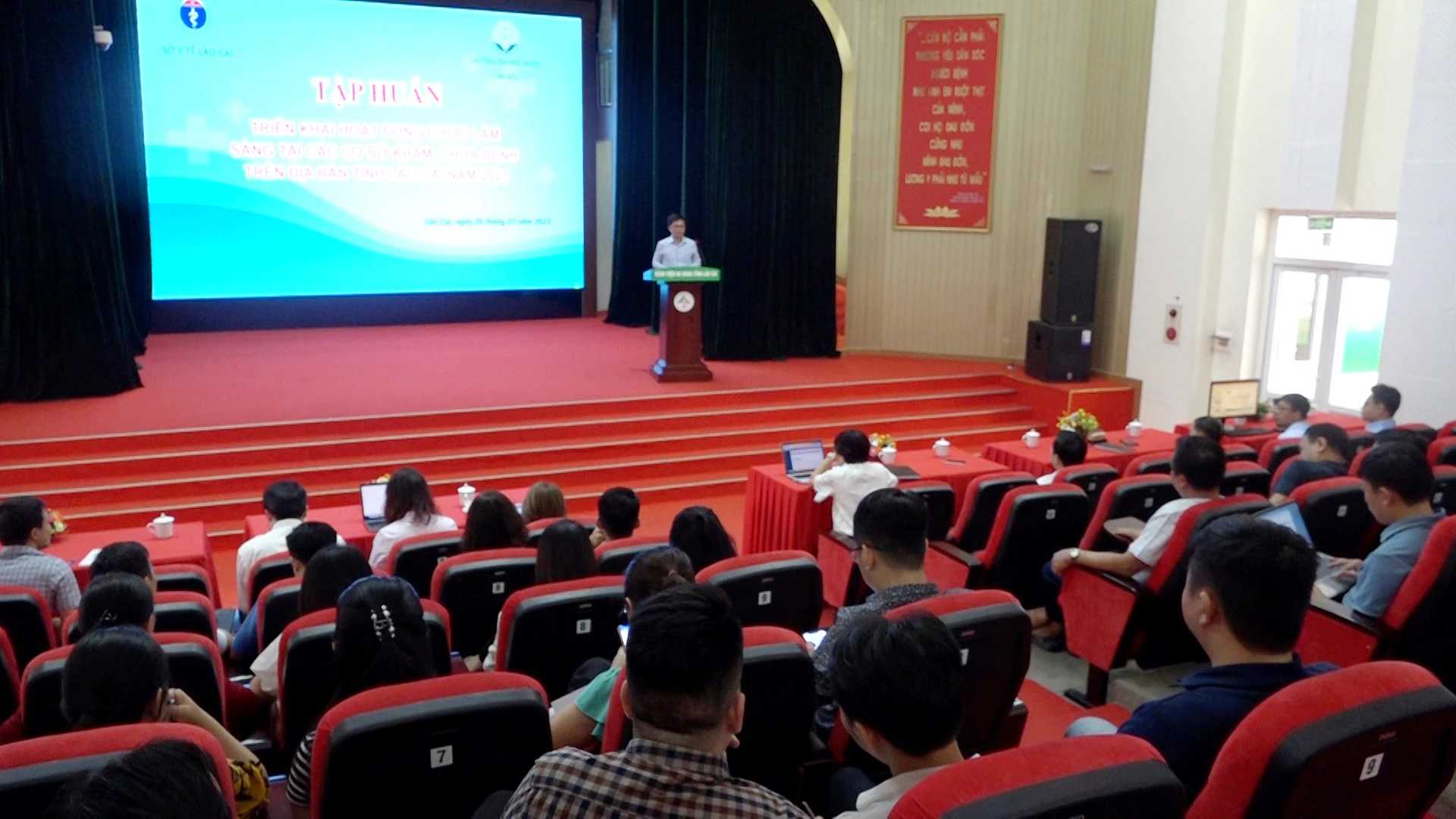 Quang canh lop tap huan.jpg