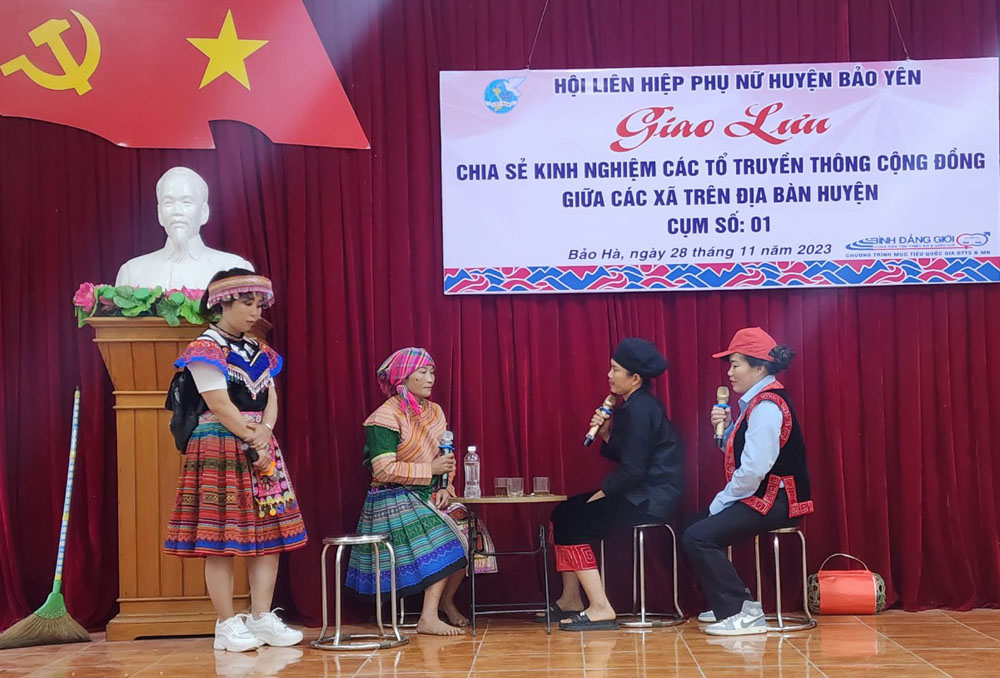 Phần thi tiểu phẩm của đội xã Kim Sơn. Phần thi tiểu phẩm của đội xã Kim Sơn.jpg