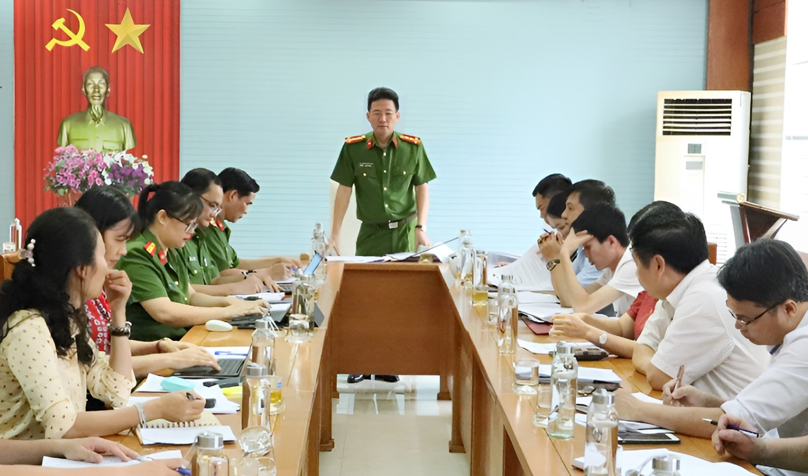 Quang cảnh buổi làm việc. 1.jpeg
