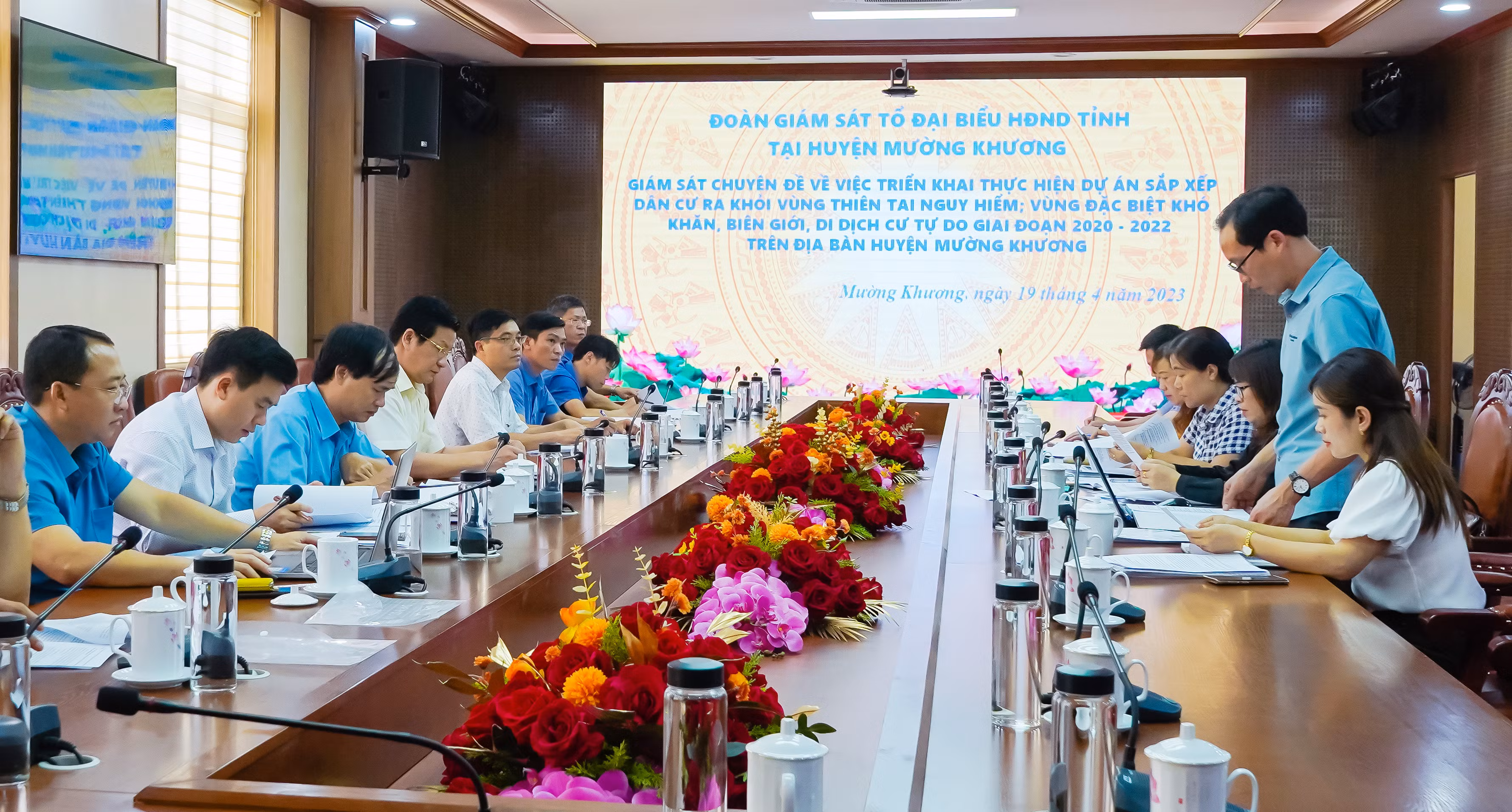 Quang cảnh buổi làm việc.jpg