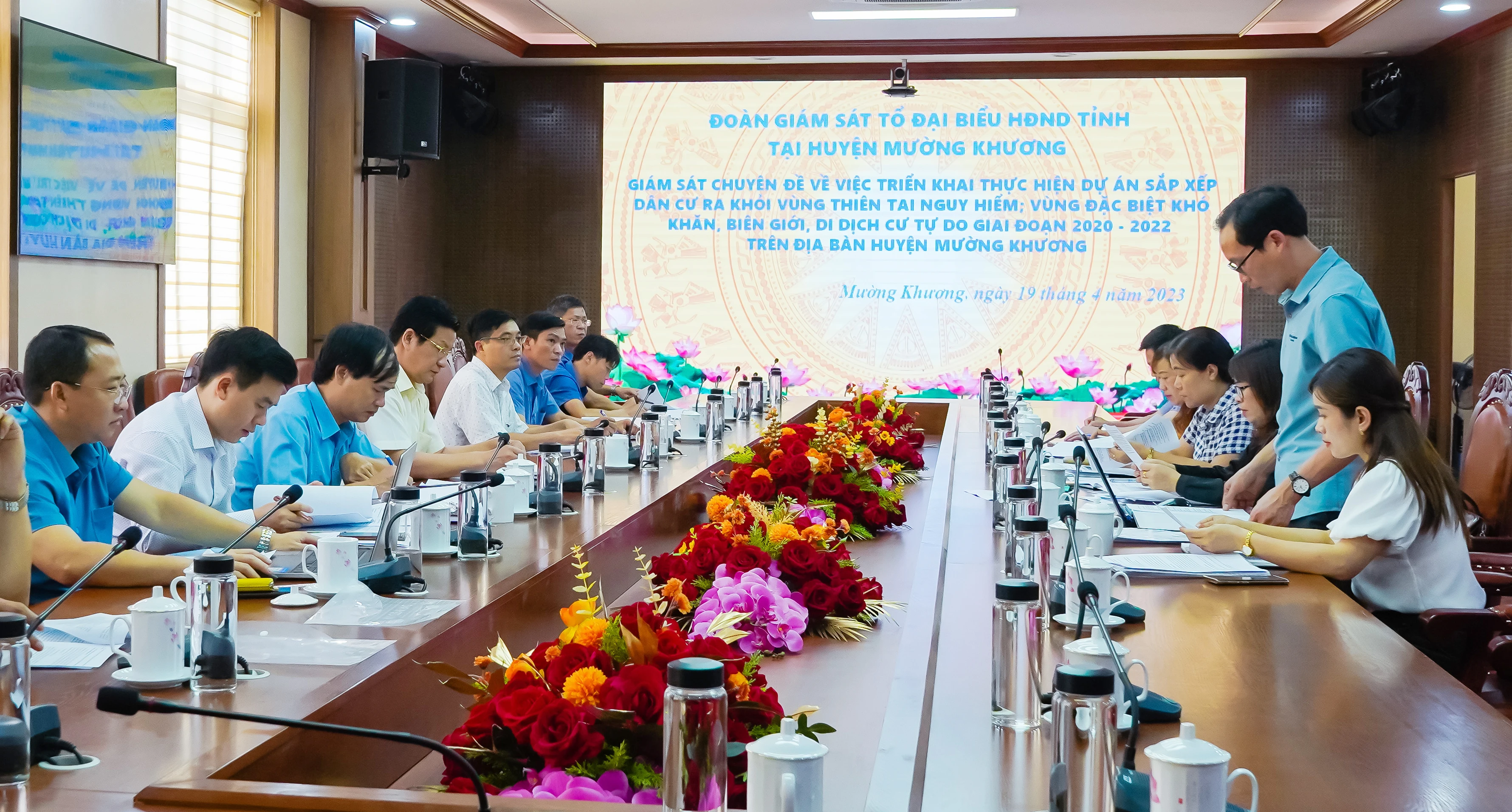 Quang cảnh buổi làm việc.jpg