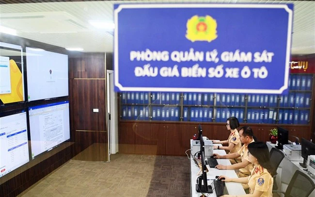 Quá trình đấu giá biển số ô tô được giám sát chặt chẽ.