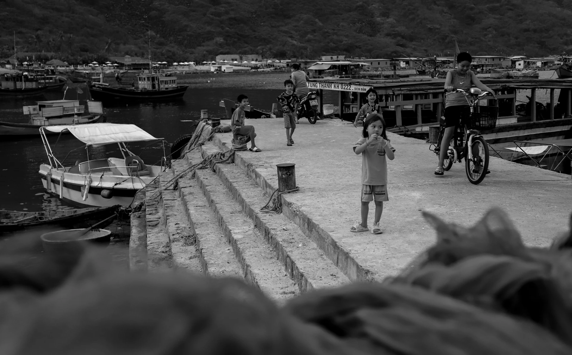 Cầu cảng đảo Bích đầm.