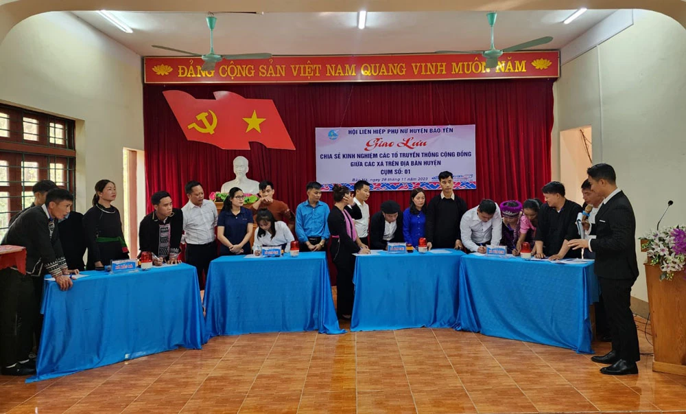 Các đội thi tham gia phần thi kiến thức.jpg