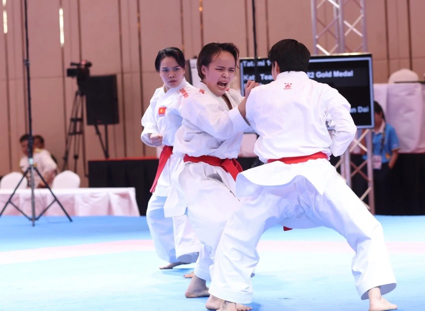 Đội tuyển kata nữ Việt Nam đấu trận chung kết.