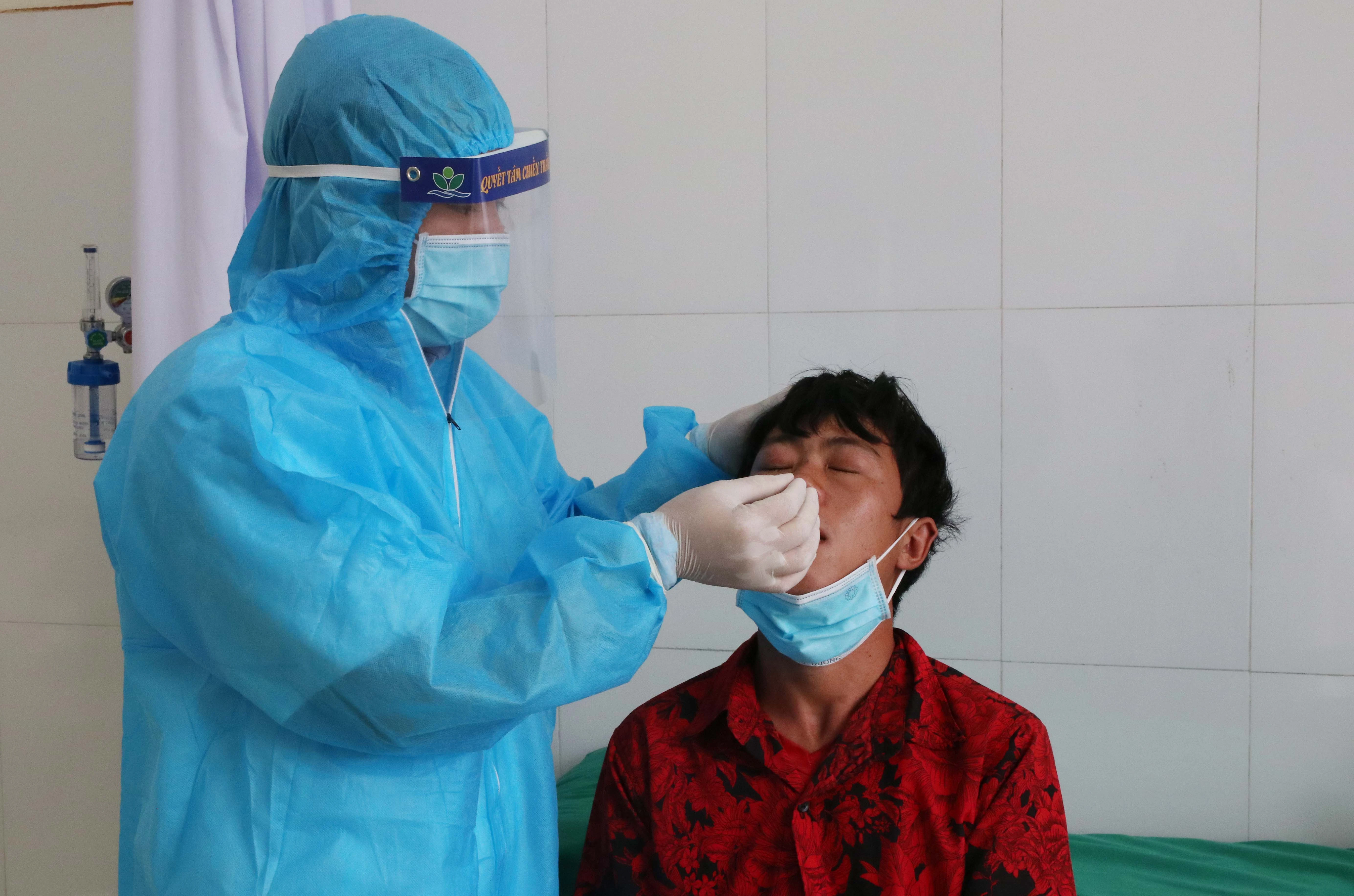 anh 2 tin trong 5 ngay le.JPG