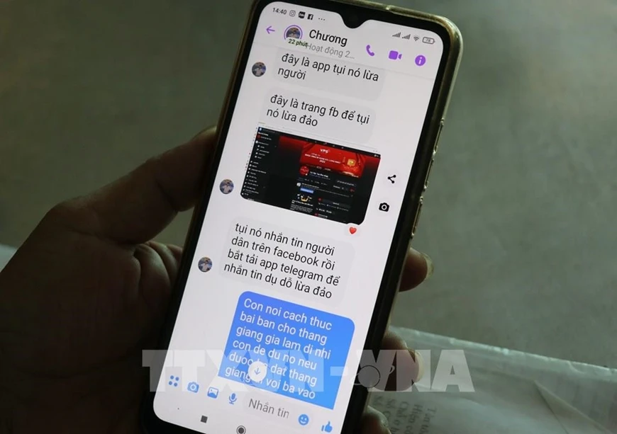 Một người dân thành phố Tuy Hòa bị lừa sang Campuchia kể với gia đình mình bị lừa.