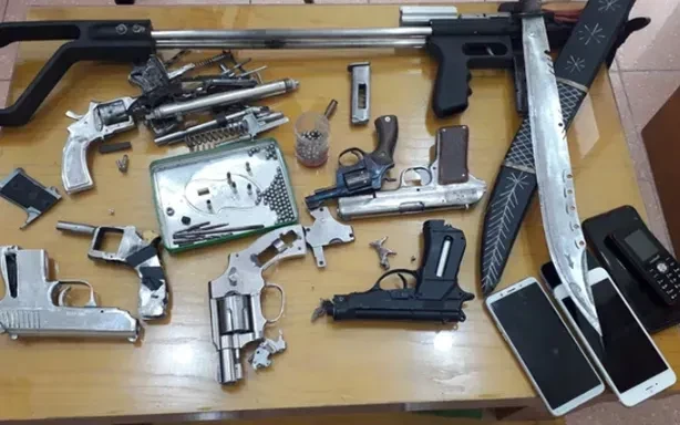 Tội phạm sử dụng súng tự chế, vũ khí thô sơ, dao và phương tiện tương tự dao gây án đang diễn biến rất phức tạp.