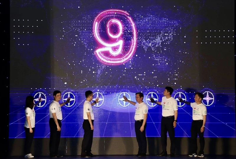 Nghi thức tắt đèn hưởng ứng Chiến dịch Giờ Trái đất năm 2024 đã chính thức diễn ra tại phố đi bộ Hồ Gươm.