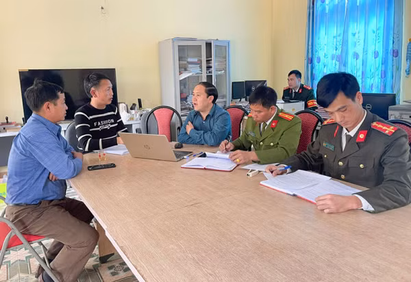 Lực lượng Công an các cấp thường xuyên phối hợp với cấp ủy, chính quyền địa phương trong công tác nắm tình hình.