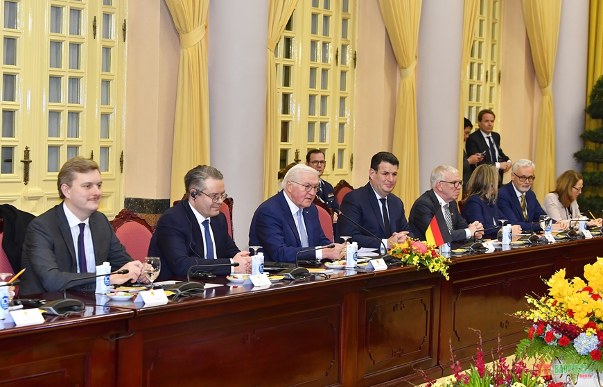 Tổng thống Đức Frank-Walter Steinmeier và đoàn đại biểu cấp cao Đức tại hội đàm. Tổng thống Đức Frank-Walter Steinmeier và đoàn đại biểu cấp cao Đức tại hội đàm.