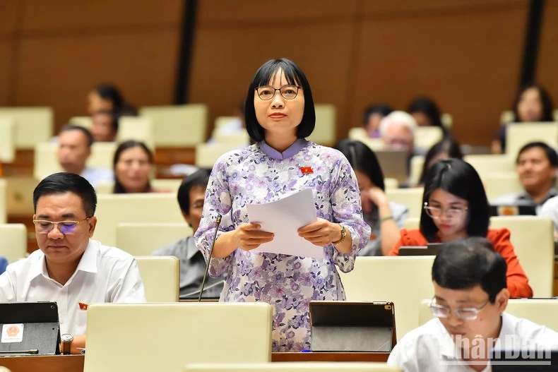 Đại biểu Nguyễn Thị Việt Nga (Hải Dương) phát biểu.