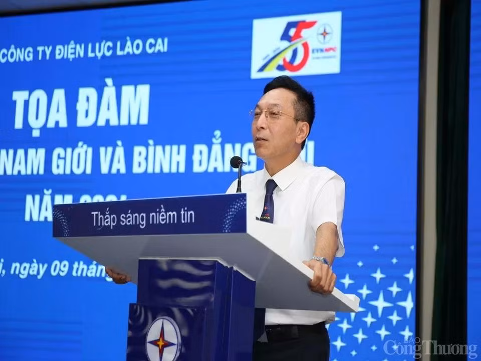 Ông Nguyễn Anh Tuấn, Giám đốc PC Lào Cai phát biểu tại buổi tọa đàm.