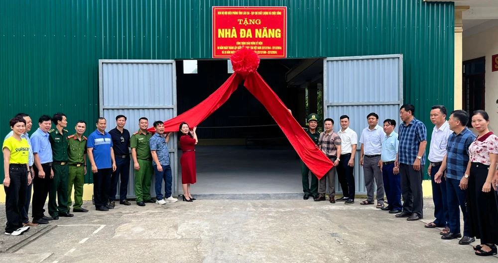 Lễ kéo băng khánh thành Nhà đa năng Đồn Biên phòng Tả Gia Khâu.jpg