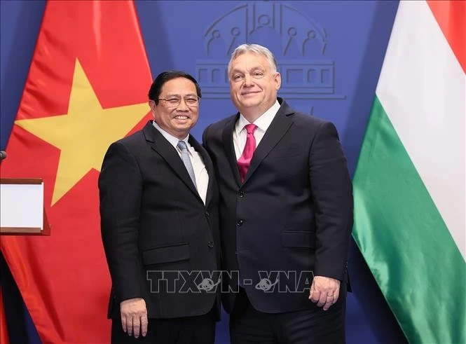 Thủ tướng Phạm Minh Chính và Thủ tướng Hungary Viktor Orbán tại cuộc họp báo sau hội đàm, chiều 18/1 (giờ địa phương).