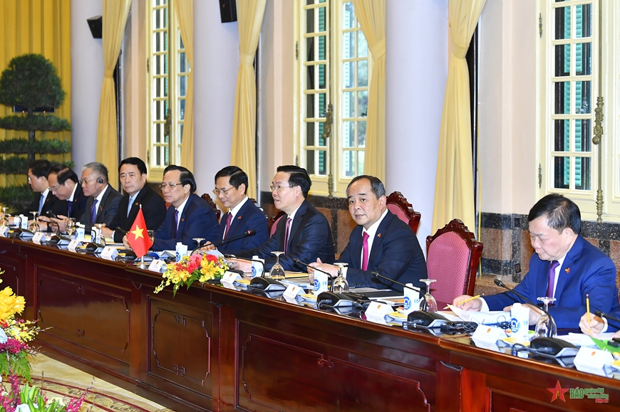 Chủ tịch nước Võ Văn Thưởng và đoàn đại biểu cấp cao Việt Nam tại hội đàm. Chủ tịch nước Võ Văn Thưởng và đoàn đại biểu cấp cao Việt Nam tại hội đàm.