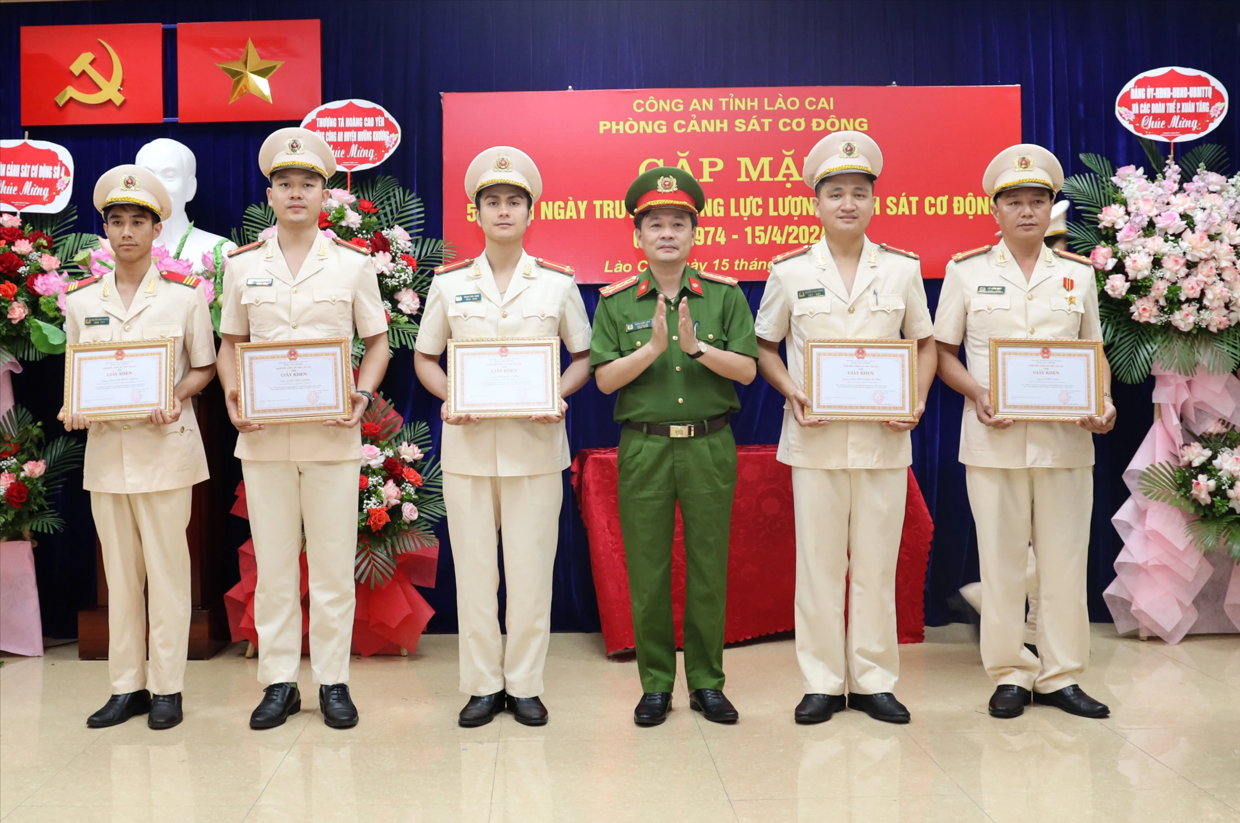 Các cá nhân phòng Cảnh sát Cơ động được khen thưởng nhân kỷ niệm 50 truyền thống lực lượng CSCĐ.JPG