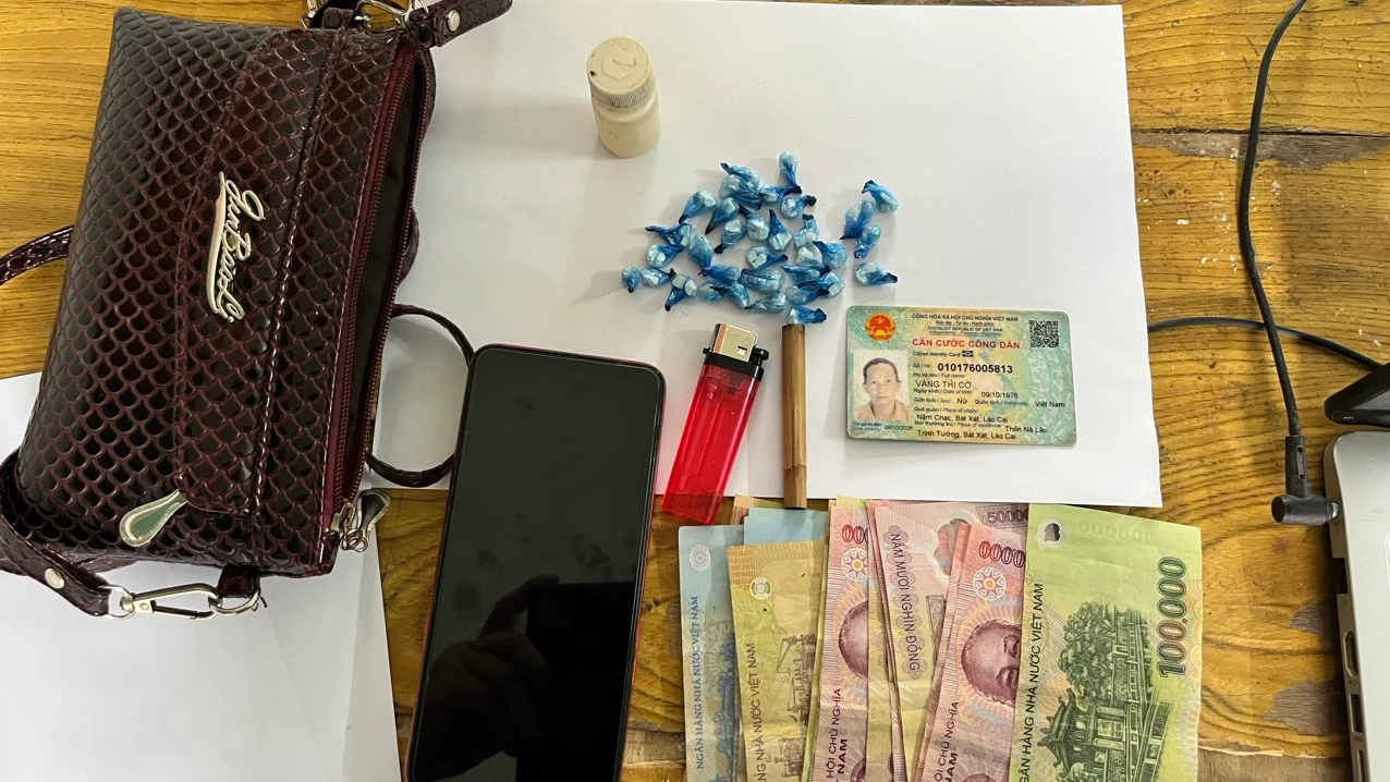 Tang vật thu giữ của đối tượng Vàng Thị Cở.jpg