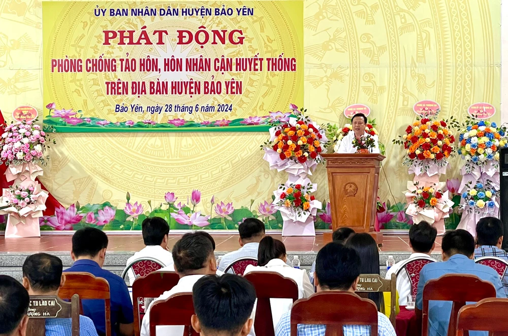 Đồng chí Nguyễn Anh Dũng - Phó chủ tịch UBND huyện, Trưởng Ban chỉ đạo 498 huyện phát động hưởng ứng chiến dịch..jpg