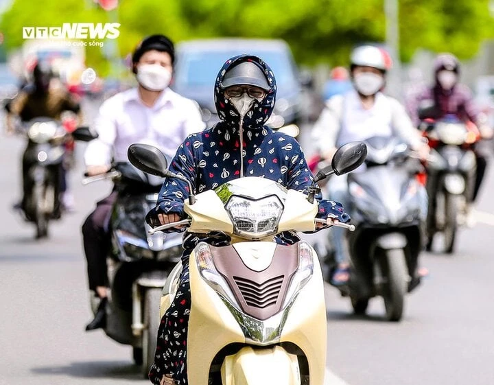 Ngày đầu tuần, nhiều nơi trên cả nước nắng như đổ lửa, nhiệt độ cao nhất có nơi trên 38 độ C.