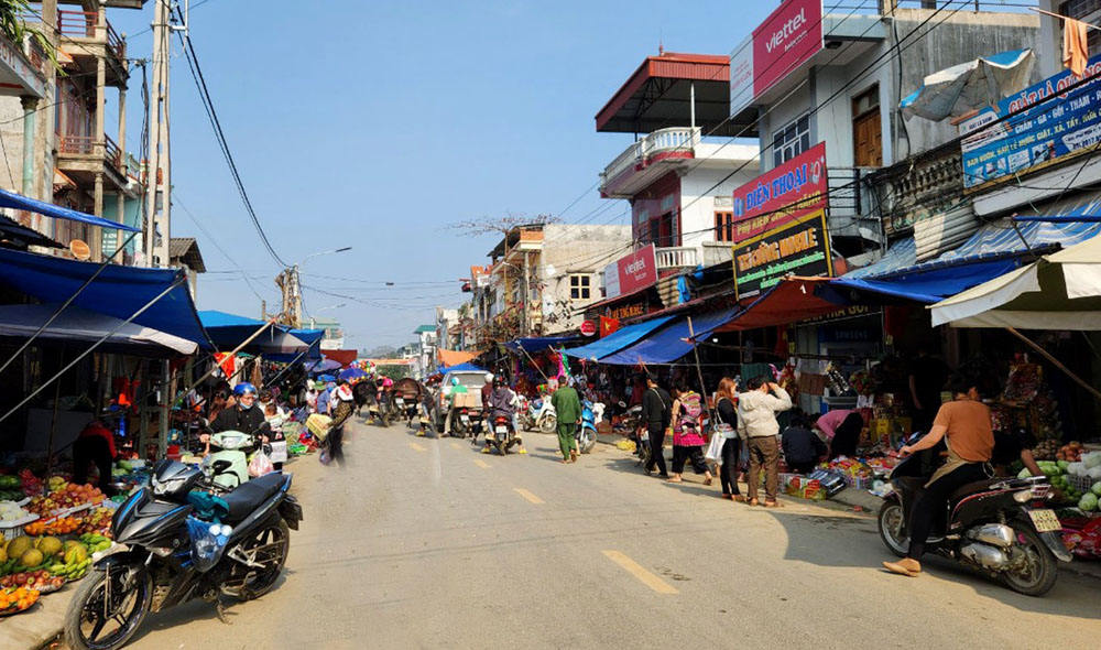Phố Trịnh Tường ngày giáp tết. Phố Trịnh Tường nhộn nhịp ngày giáp Tết.jpg