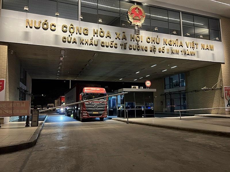 Hàng hóa xuất sang cửa khẩu Lào Cai đang tăng trưởng Hàng hóa xuất sang cửa khẩu Lào Cai đang tăng trưởng