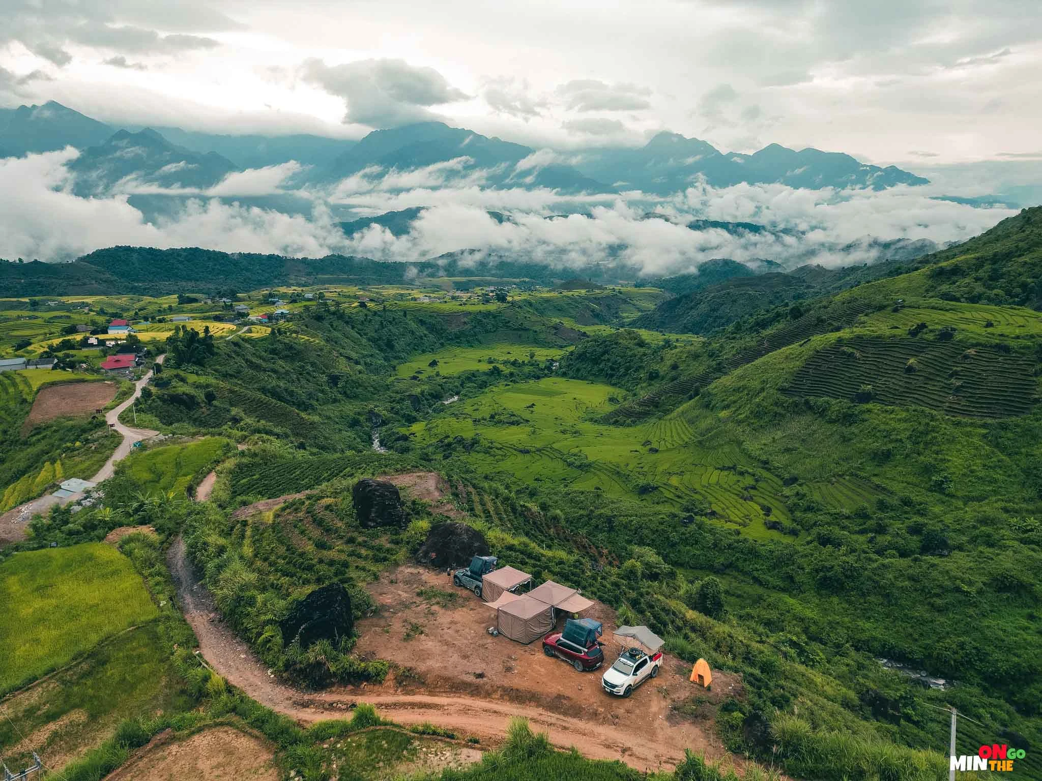 Theo gợi ý của Cổng TTĐT tỉnh Lai Châu, thời điểm tháng 9-10 là lúc thích hợp để du khách khám phá đồi chè Tân Uyên…