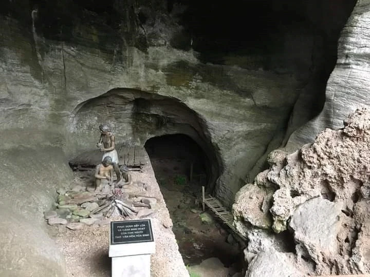 Di tích khảo cổ Hang xóm Trại.