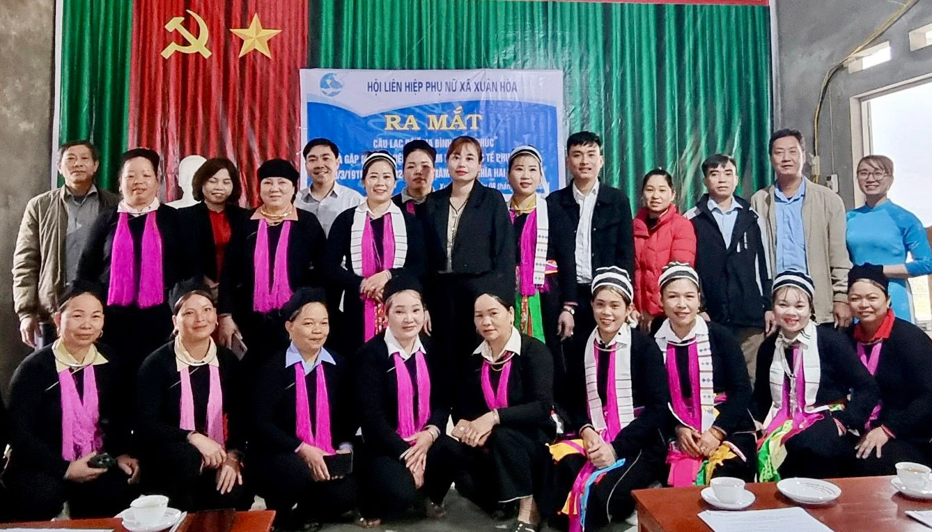 Ra mắt Câu lạc bộ Gia đình hạnh phúc, bản Cuông 3, xã Xuân Hòa.jpg