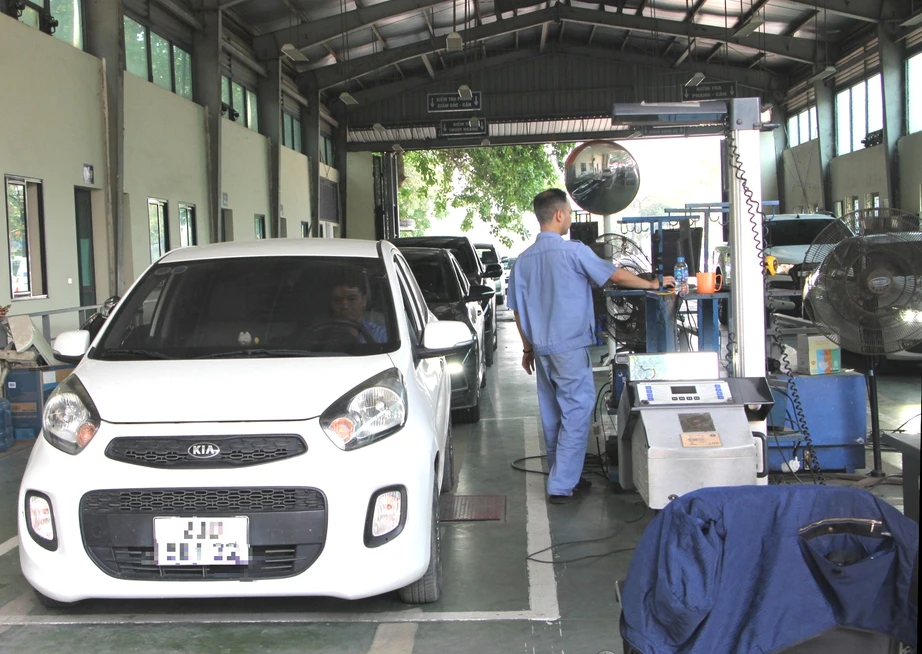 Ô tô VAN lắp thêm ghế không được đăng kiểm do quy định không được cải tạo xe khác thành xe chở người.