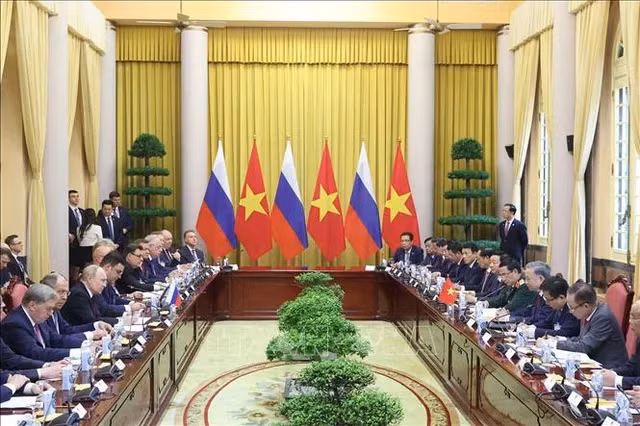 Ngay sau Lễ đón chính thức, Chủ tịch nước Tô Lâm hội đàm với Tổng thống Liên bang Nga Vladimir Putin thăm cấp Nhà nước tới Việt Nam.