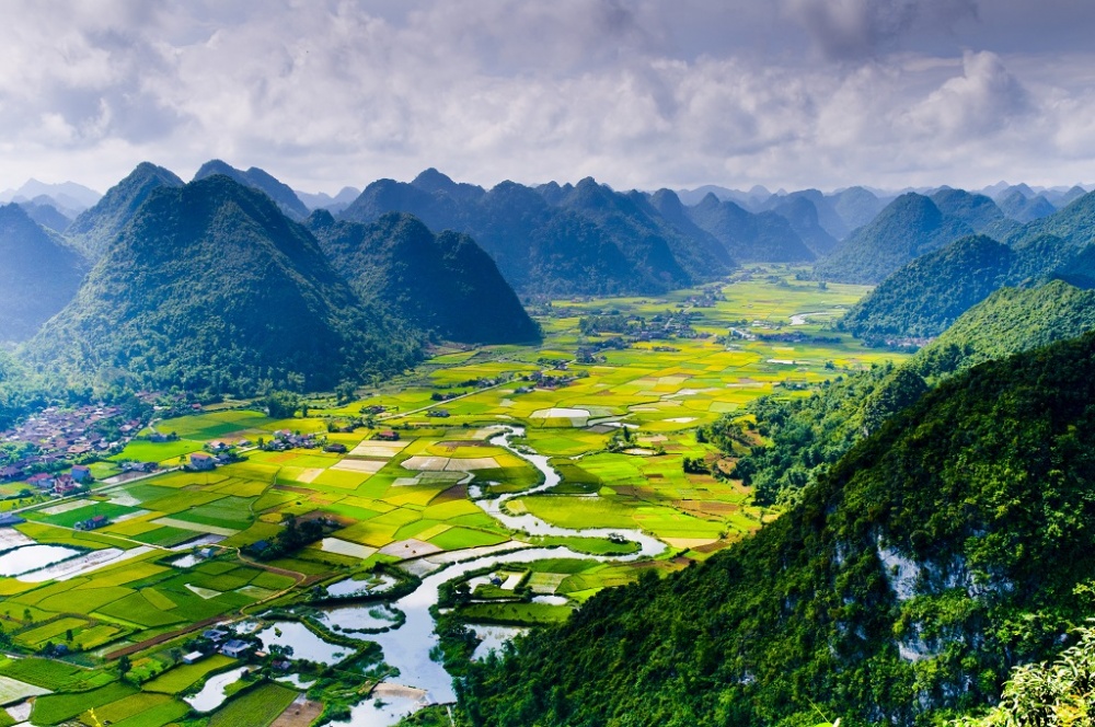 Thung lũng Bắc Sơn xanh tươi, thanh bình. Thung lũng Bắc Sơn xanh tươi, thanh bình.