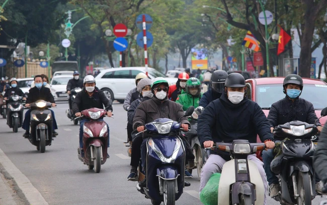 Do không khí lạnh tăng cường, nhiệt độ ở Hà Nội giảm sâu, thấp nhất từ 10 - 12 độ C.