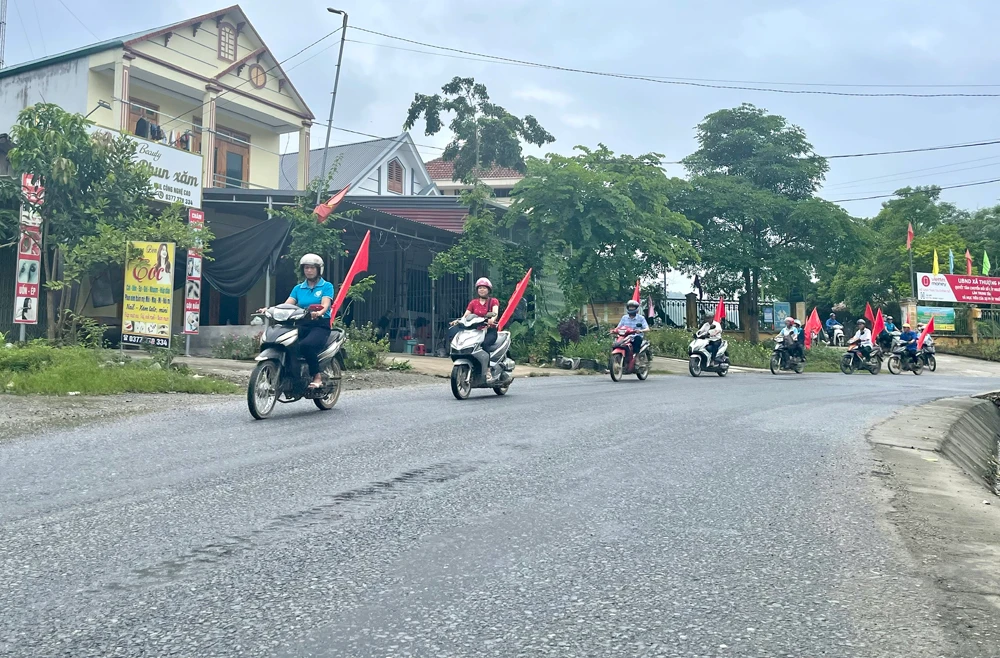 Diễu hành tuyên truyền lưu động hưởng ứng chiến dịch.jpg