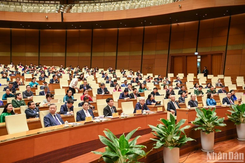 Các đồng chí lãnh đạo, nguyên lãnh đạo Đảng, Nhà nước và các đại biểu Quốc hội dự phiên bế mạc.
