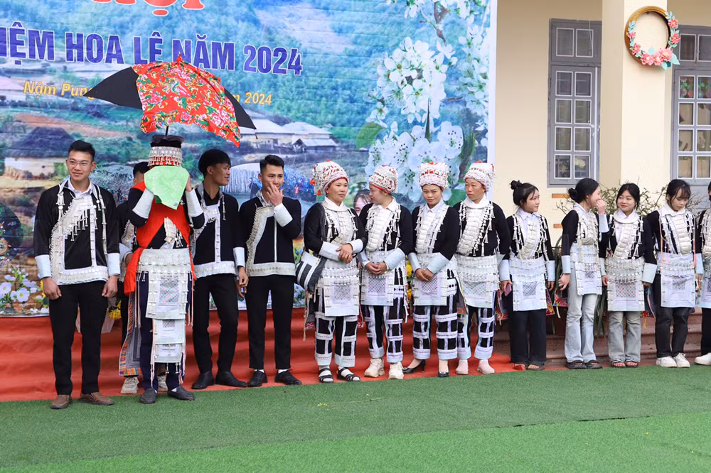 rước rể dao đỏ.jpg