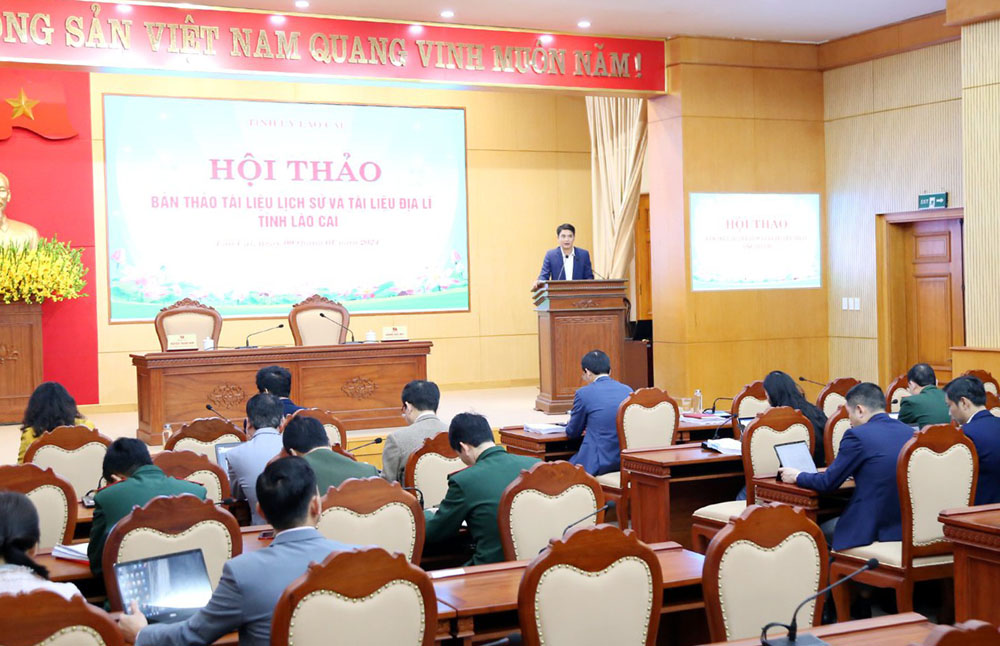 Đồng chí Nguyễn Thành Nam, Phó Trưởng Ban Tuyên giáo Tỉnh ủy phát biểu tại hội thảo. z5054385853792-310a7792d3f38c5192f21fe7d49d0b8d-8696.jpg