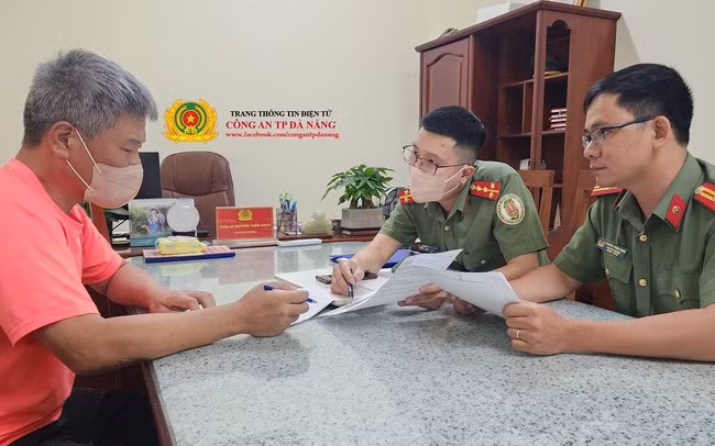 Đối tượng Im Ju Seob tại Công an TP Đà Nẵng.