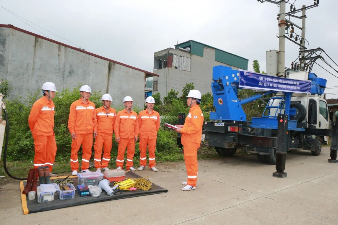 PC Lào Cai diễn tập xử lý sự cố.