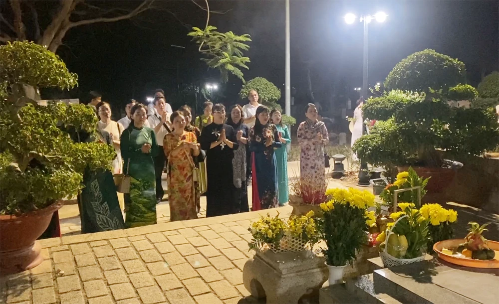 VIẾNG CÁC LIỆT SĨ.png