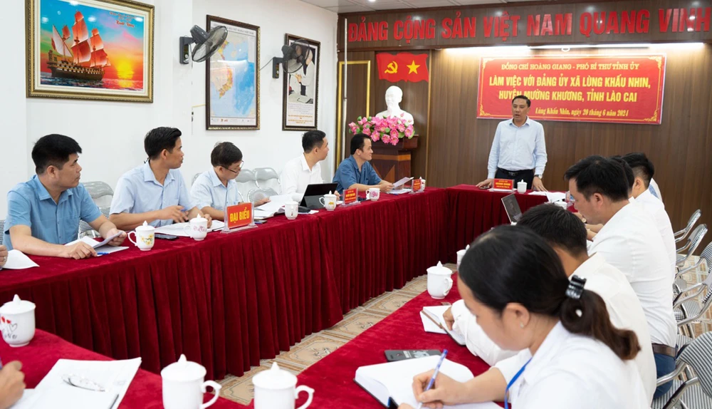 QUang cảnh buổi làm việc.jpg