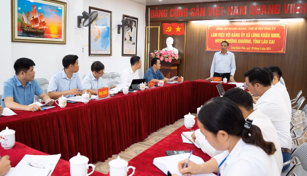 QUang cảnh buổi làm việc.jpg