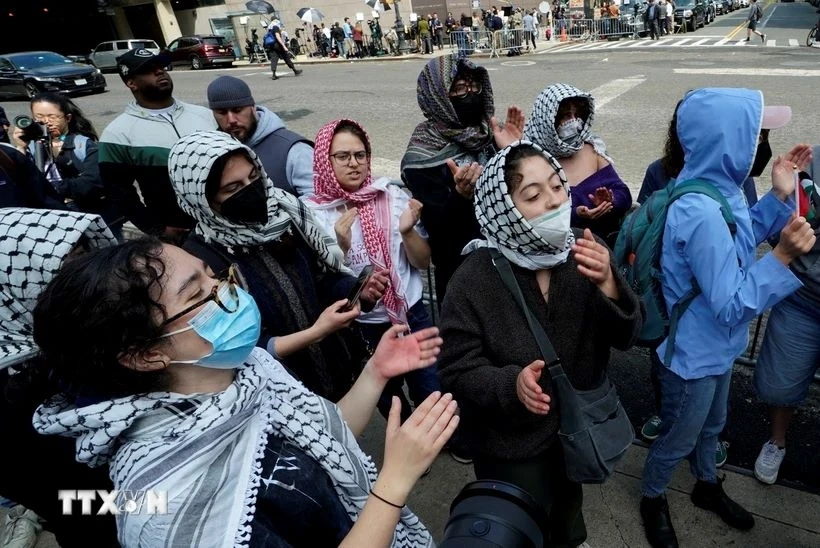 Sinh viên biểu tình để bày tỏ ủng hộ người Palestine tại đại học Columbia ở New York (Mỹ).