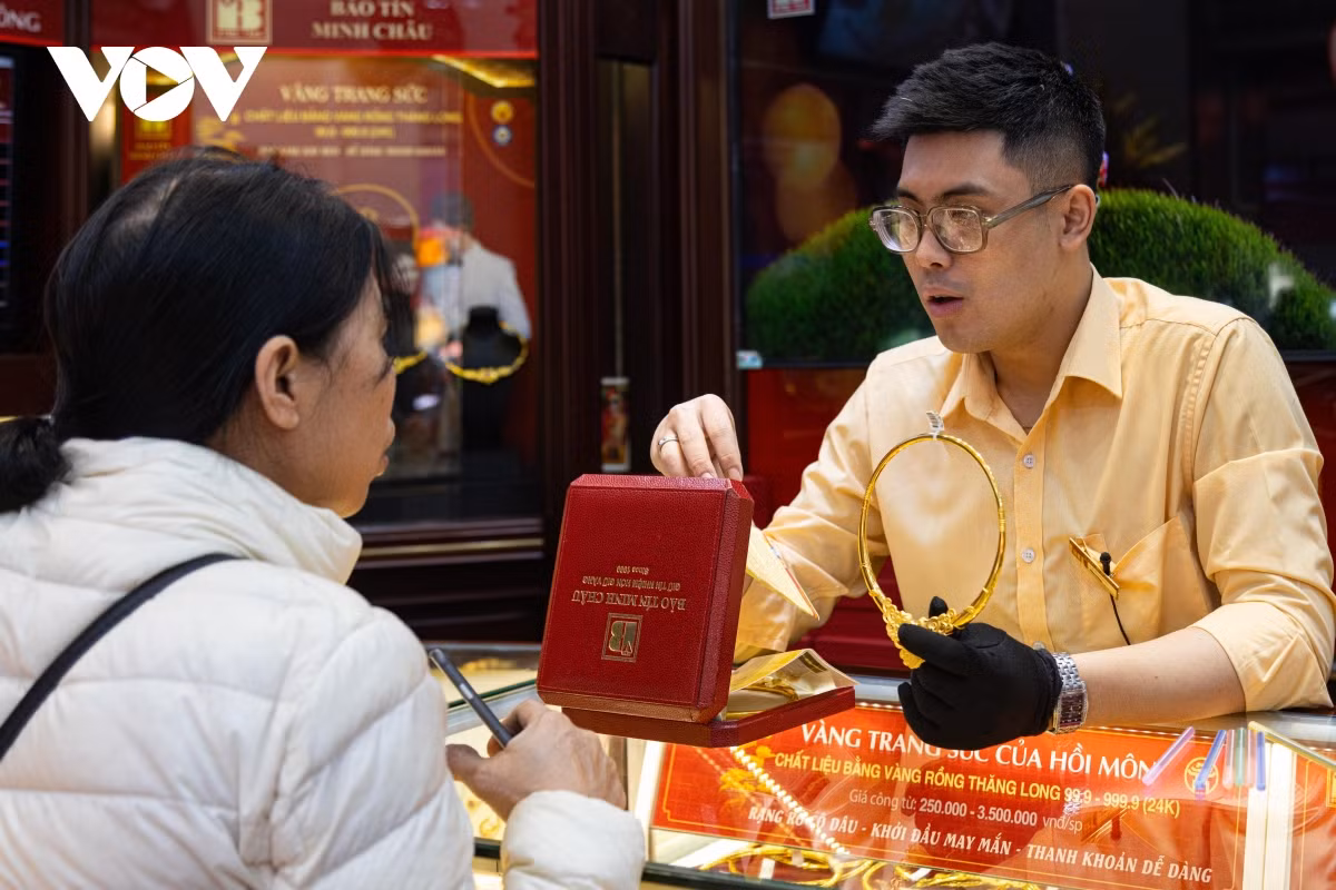 Mức giá bán vàng trực tiếp cho 4 ngân hàng thương mại Nhà nước được xác định theo giá thế giới.