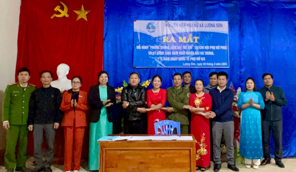 Ra mắt mô hình phòng, chống xâm hại trẻ em tại thôn Phia, xã Lương Sơn.jpg