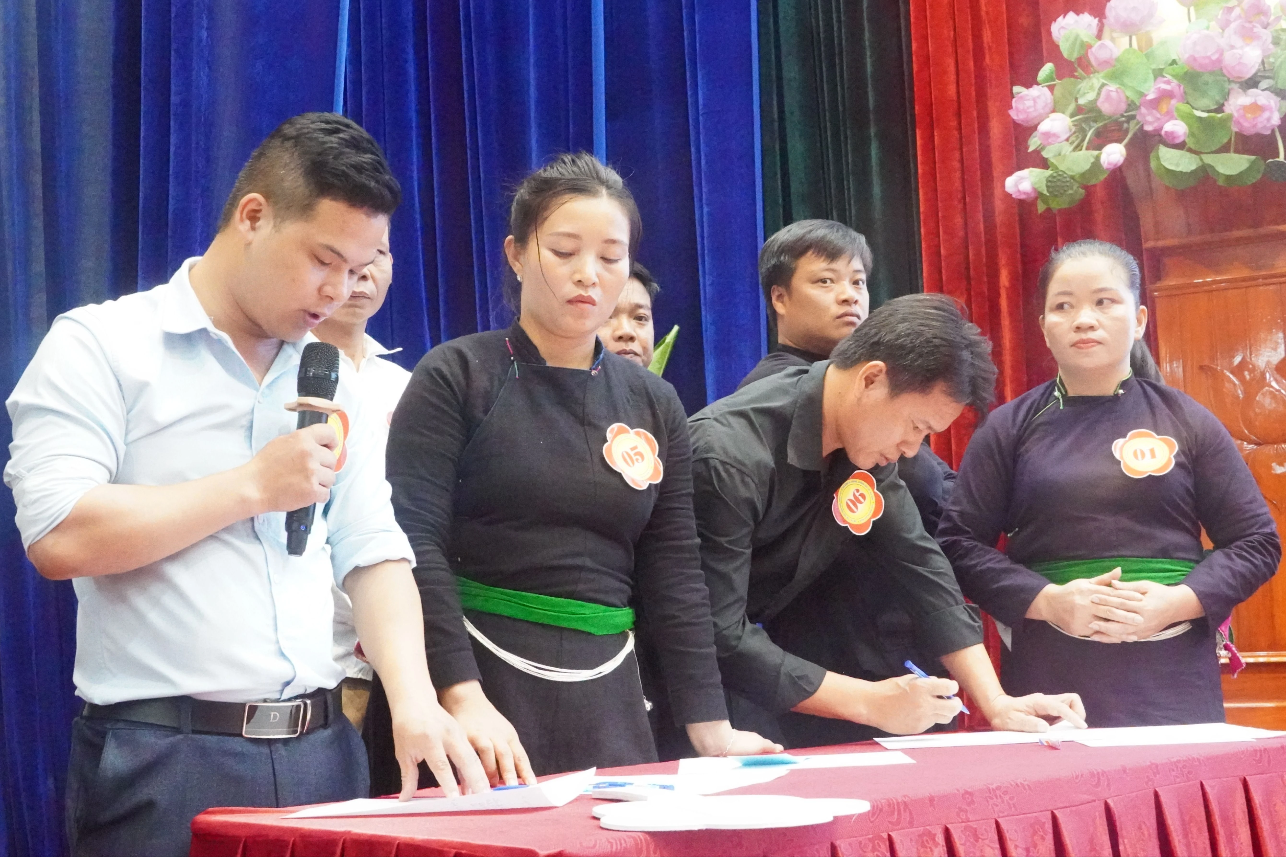 cac doi xuat sac trả lời xử lý tình huống.JPG